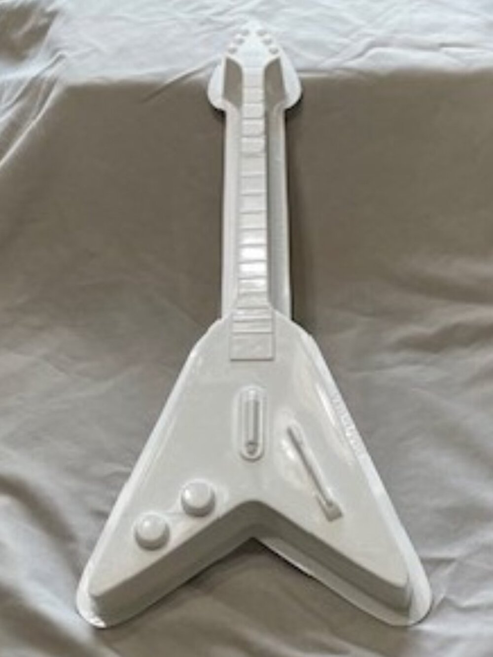 Pantastic “Guitar Hero” Electric V-shaped Guitar Cake Mold